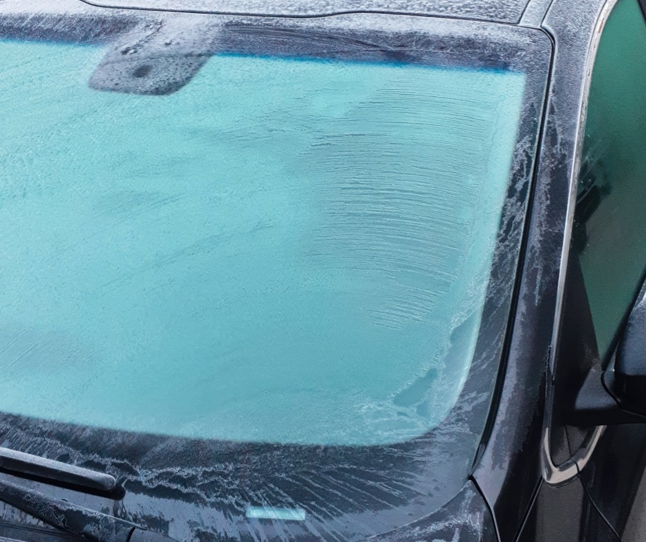 szyba samochodowa zamrożona