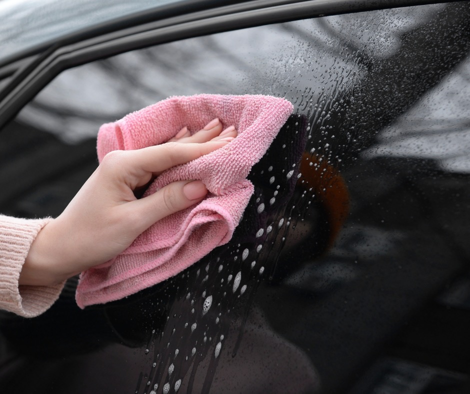 czyszczenie przyciemnianej szyby